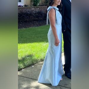 Alfred Sung BOW ONE-SHOULDER SATIN TRUMPET GOWN IN MIST size 6